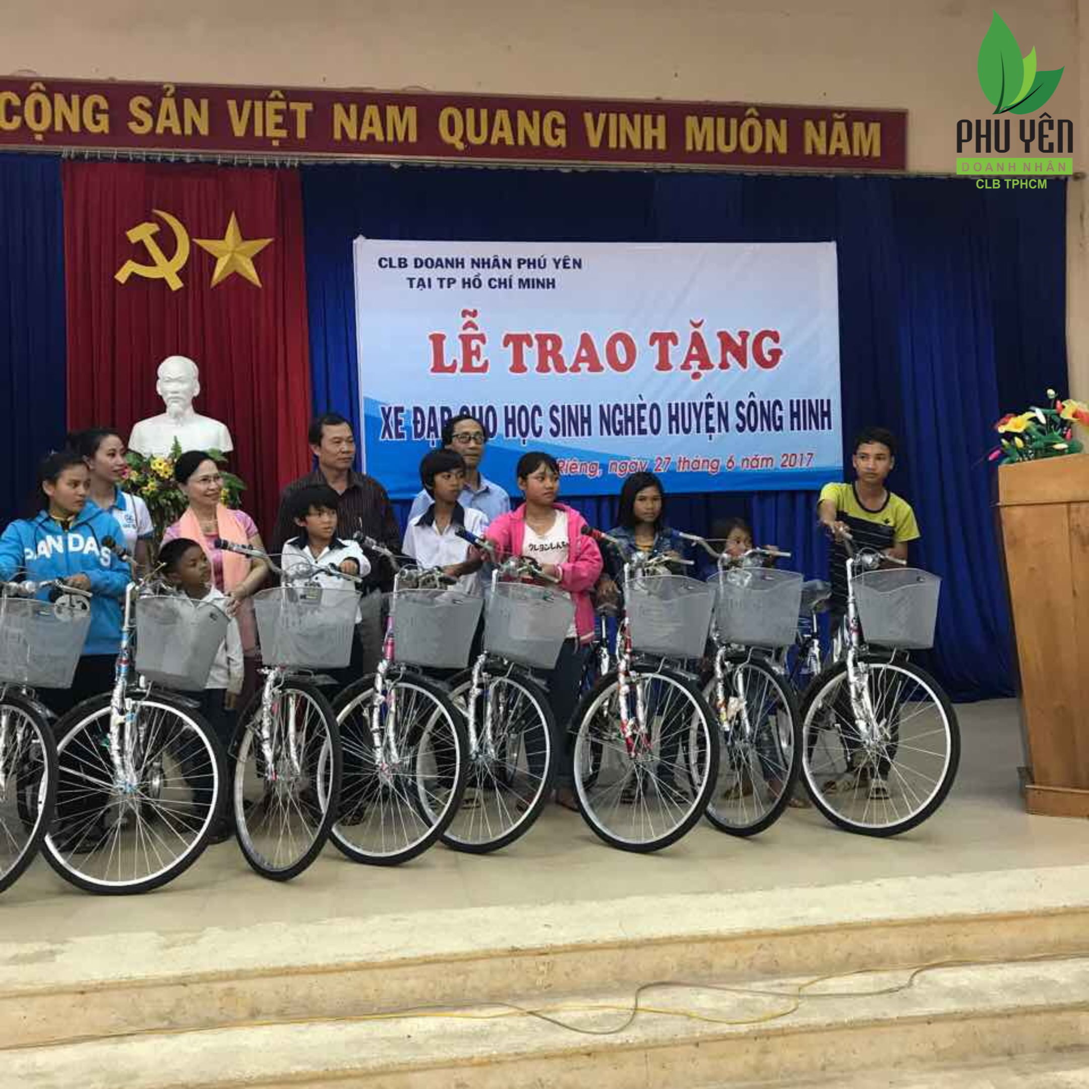 Trao Tặng Xe Đạp Cho Học Sinh Nghèo – Việc Làm Đầy Ý Nghĩa